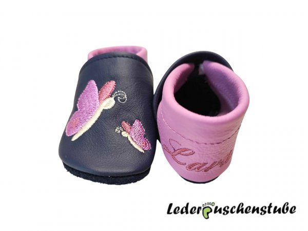 Lederpuschen dunkelblau-orchidee mit Schmertterlinge creme-orchidee-altrosa Herz altrosa und Namen Ferse orchidee